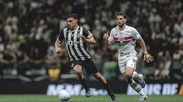São Paulo é derrotado pelo Atlético-MG e vê liderança escapar