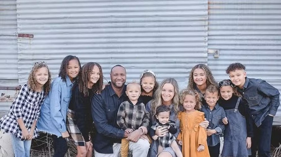 Mãe de 11 surpreende ao anunciar nova gravidez