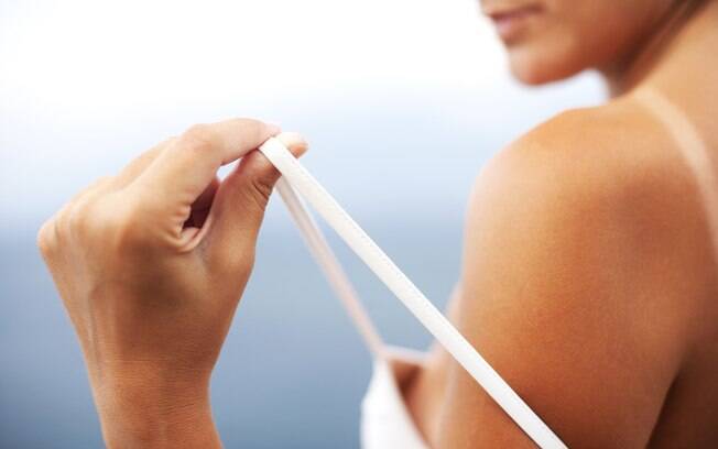 Segundo dermatologista, a pele bronzeada (e a marquinha perfeita) depende de uma série de cuidados