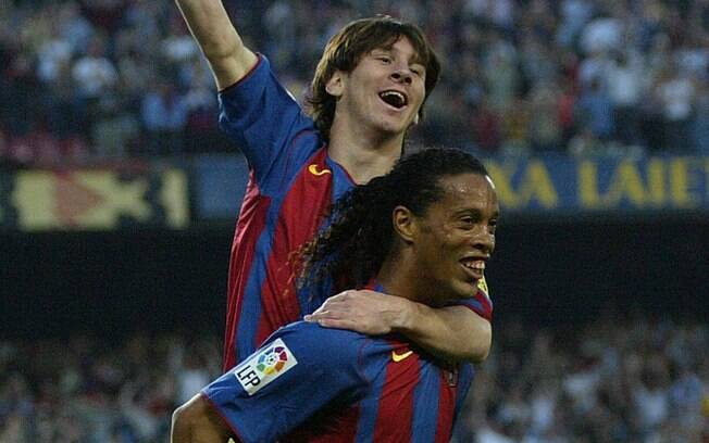 Ronaldinho Gaúcho jogou ao lado de Messi no início da carreira do argentino no Barcelona