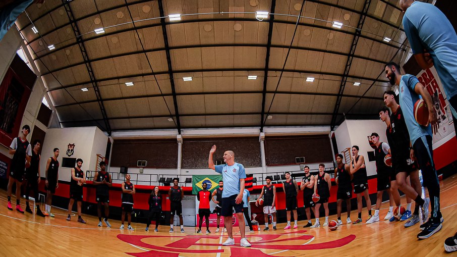 Treino do Flamengo na Gávea antes da viagem para Singapura