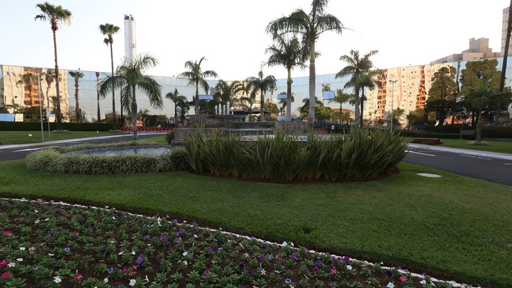 Sanasa realiza evento de fim de ano no Jardim dos Espelhos