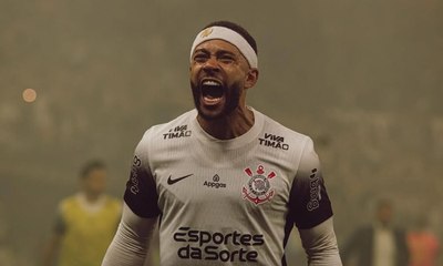 Paz 'adia' renovação com Depay e admite perdas no Corinthians
