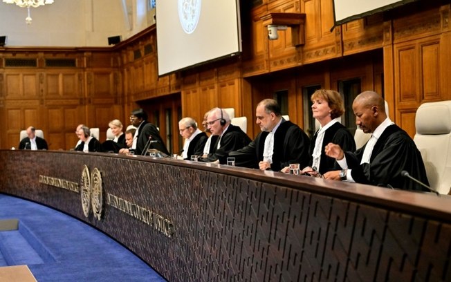 Magistrados na Corte Internacional de Justiça (CIJ) diante do pedido da África do Sul sobre um cessar-fogo em Gaza, em Haia, no dia 24 de maio de 2024