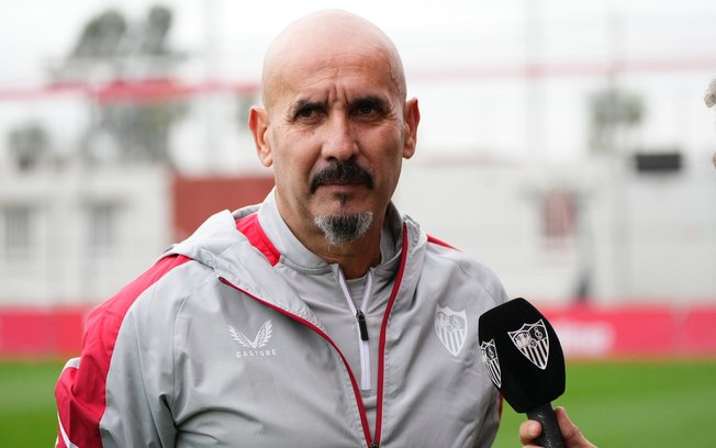 Sampaoli se manifesta sobre agressão de seu preparador a Pedro