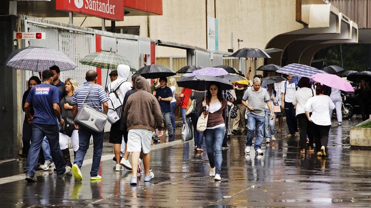 Semana do Carnaval começa com previsão de chuva forte