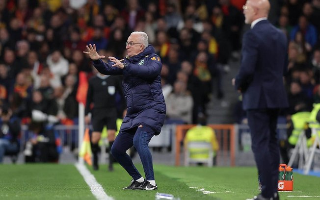 Dorival em ação no empate do Brasil com a Espanha