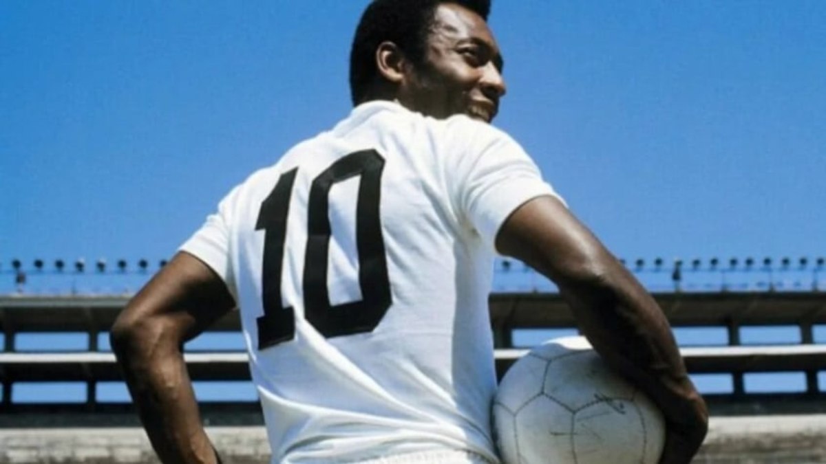 Pelé com a camisa 10 dos Santos