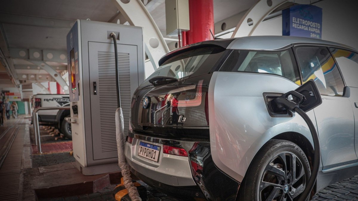 Frota de carros elétricos cresce, mas reciclagem de baterias enfrenta desafios