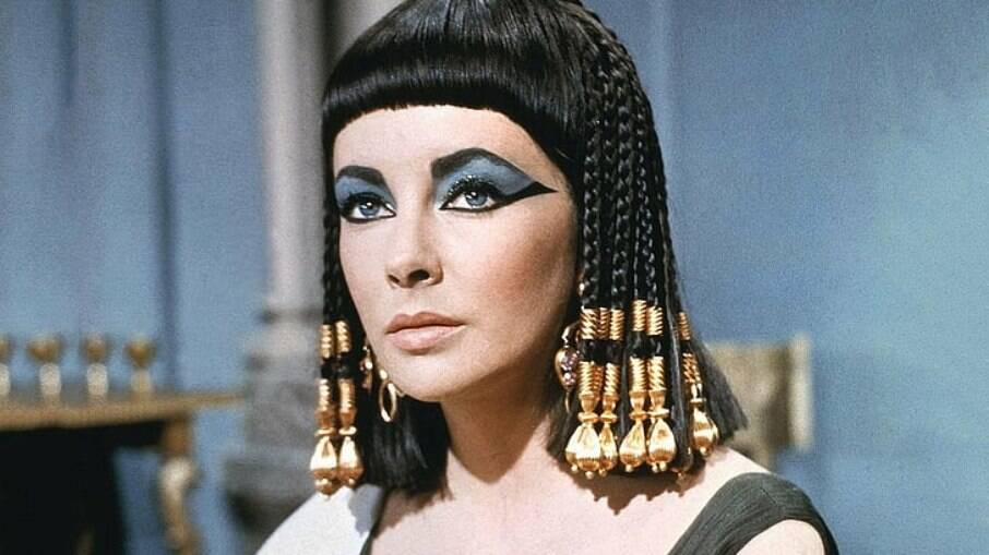 Elizabeth Taylor como Cleópatra