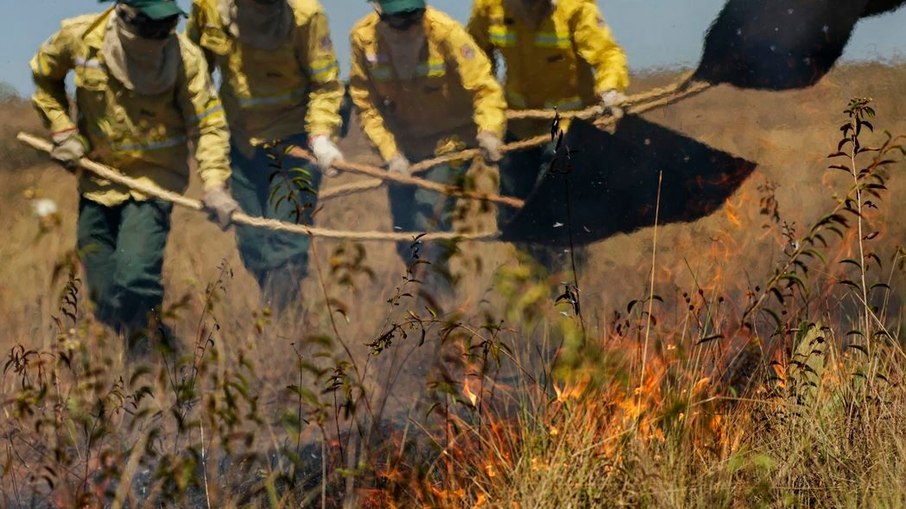 Incêndio na Chapada dos Veadeiros força fechamento do parque para visitação