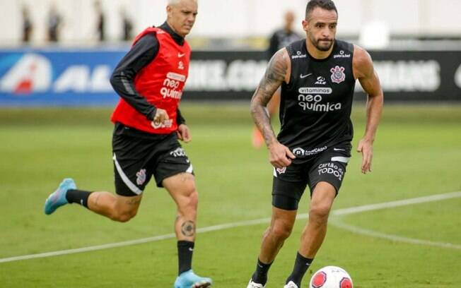 Renato Augusto volta a treinar com bola, mas Willian segue fazendo trabalho interno no Corinthians