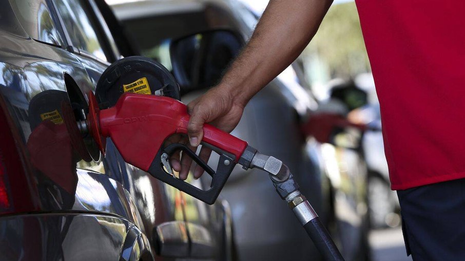 Gasolina foi o combustível com maior queda registrada, chegando a quase 6% de diminuição no preço final 