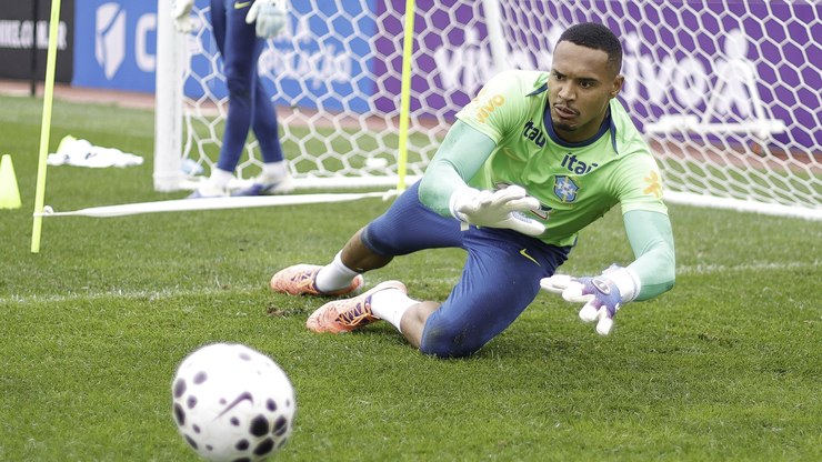 Calouro na seleção, John comemora convocação inédita