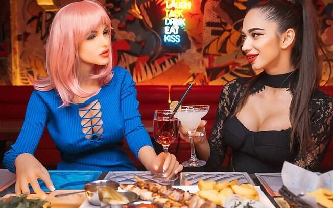 Yuri Tolochko pediu a boneca Margo em casamento