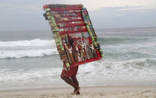 Vá vender suas artes na praia, rapaz!