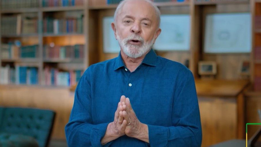Após o encontro, Lula recebeu o Prêmio Nobel da Paz argentino Adolfo Pérez Esquivel na residência do embaixador brasileiro Após o encontro, Lula recebeu o Prêmio Nobel da Paz argentino Adolfo Pérez Esquivel na residência do embaixador brasileiro