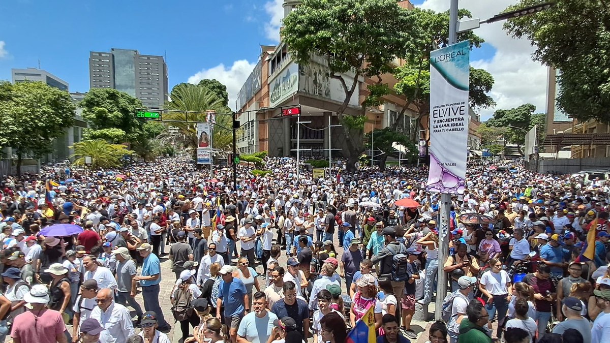 María Corina encabeça manifestações na Venezuela