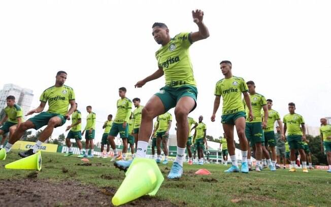 Com Mayke iniciando transição, Palmeiras encerra preparação para duelo com Bragantino