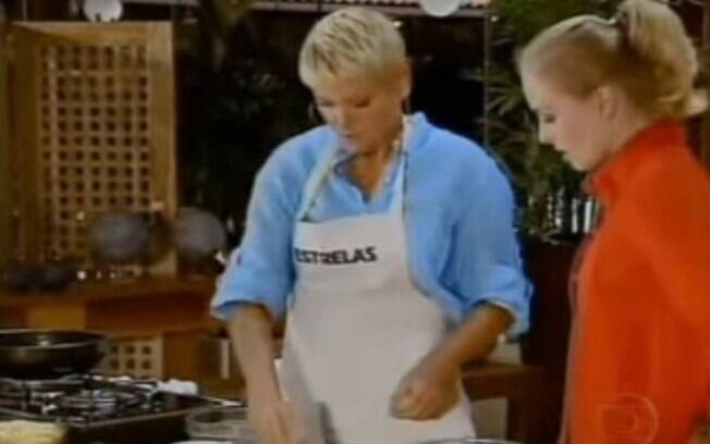 Xuxa confessa não comer a própria omelete que prepara