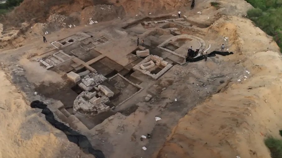 Sarcófago romano com “festa etílica” é achado em Israel Sarcófago romano com “festa etílica” é achado em Israel