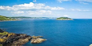 Irmãs compram ilha e transformam em santuário natural