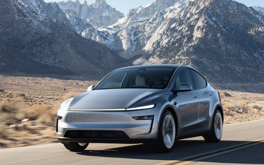 Tesla lança modelo de entrada e
tenta reverter crise