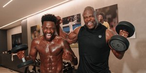 Vini Jr. relembra meme com Haaland na Copa ao lado de Terry Crews