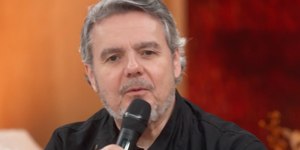 Cássio Gabus Mendes explica vida discreta com Lídia Brondi