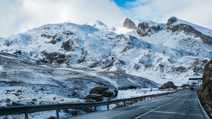 Frio%20extremo%20congela%20Bariloche%20e%20deixa%20moradores%20sem%20%C3%A1gua