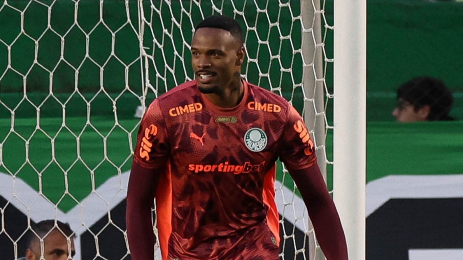 Carlos Miguel tem atuação de gala contra o Juventude