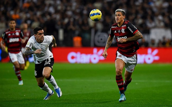 Em crise, Flamengo recebe o Corinthians no Maracanã pelo Campeonato Brasileiro