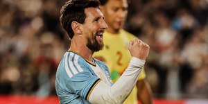 Messi dá discurso emocionante em despedida da Argentina
