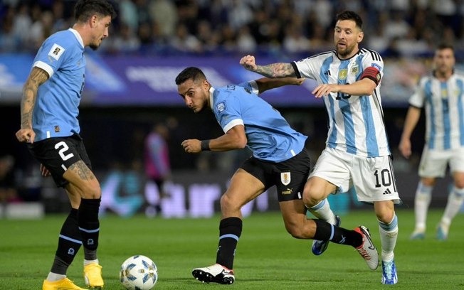 Messi leva provocação por zagueiro do Uruguai em duelo pela Argentina