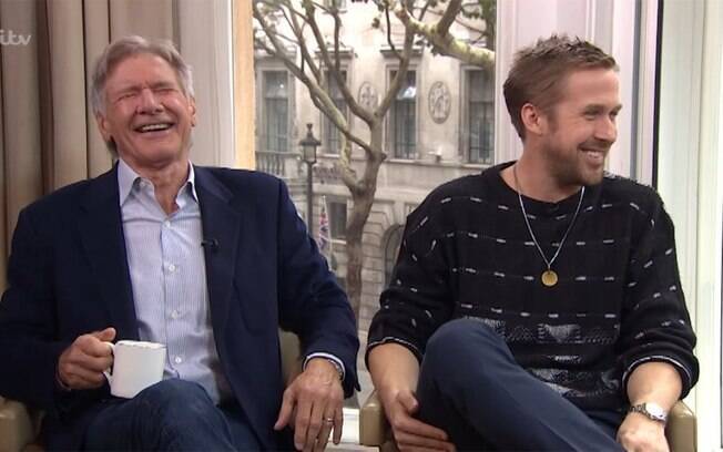 Harrison Ford e Ryan Gosling se divertem em entrevistas sobre o filme 