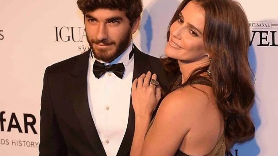 Deborah Secco expõe Hugo Moura e rebate críticas