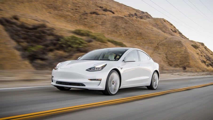 Tesla Model 3 é um dos modelos que podem ser equipados com o sistema Full Self Driving, que custa 15 mil dólares
