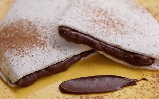 Chocolate, seja como brigadeiro ou ganache, vai muito bem no recheio da tapioca doce
