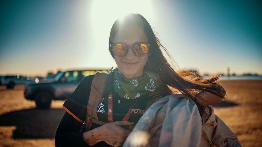 Vitória Kimie é a primeira fotógrafa brasileira a cobrir o maior rally do mundo na Arábia Saudita: o Dakar Vitória Kimie é a primeira fotógrafa brasileira a cobrir o maior rally do mundo na Arábia Saudita: o Dakar