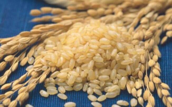 O arroz integral tem alta concentração de fibras e é mais nutritivo que o branco, mas ainda engorda