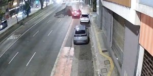 Explosão abre cratera e interdita Rua da Consolação, em São Paulo