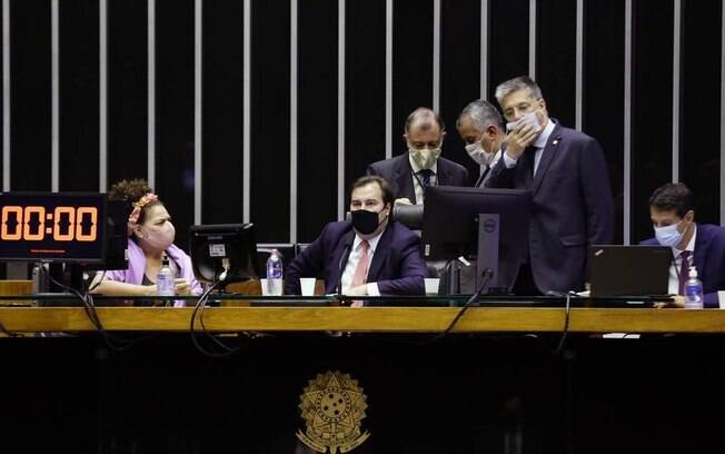 Câmara aprovou projeto que abriu transporte de carga a navios estrangeiros Câmara aprovou projeto que abriu transporte de carga a navios estrangeiros