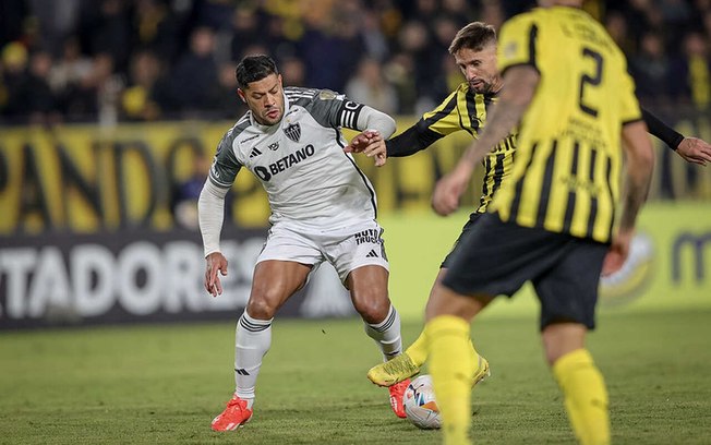 Hulk em ação pelo Atlético em jogo da Libertadores 