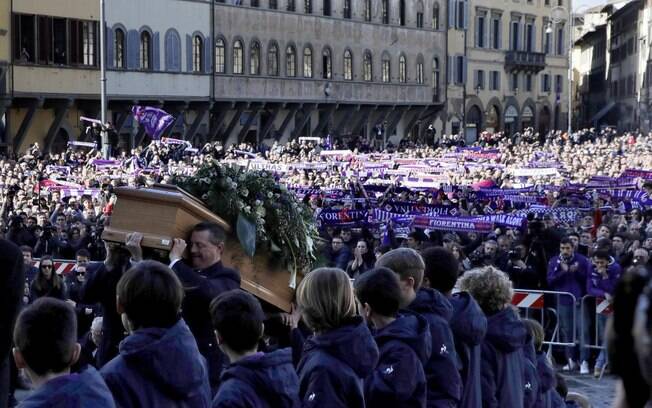 Funeral de Davide Astori reúne milhares na  Basílica de Santa Croce
