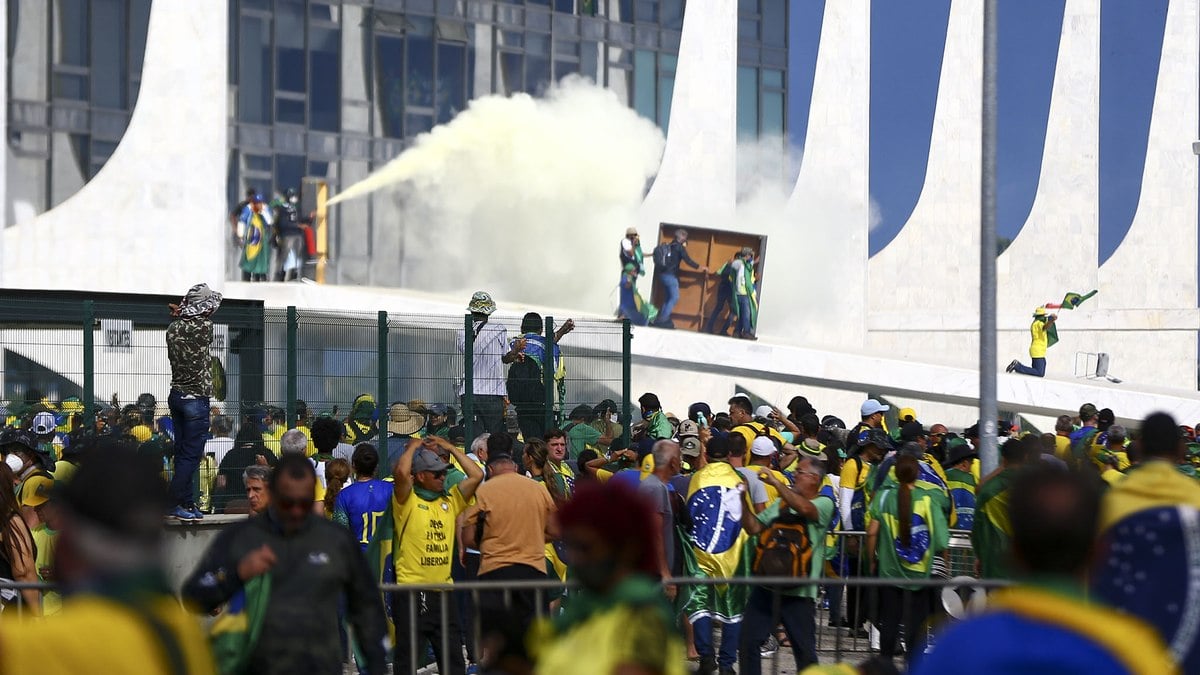 Bolsonaristas golpistas invadindo Congresso, STF e Palácio do Planalto