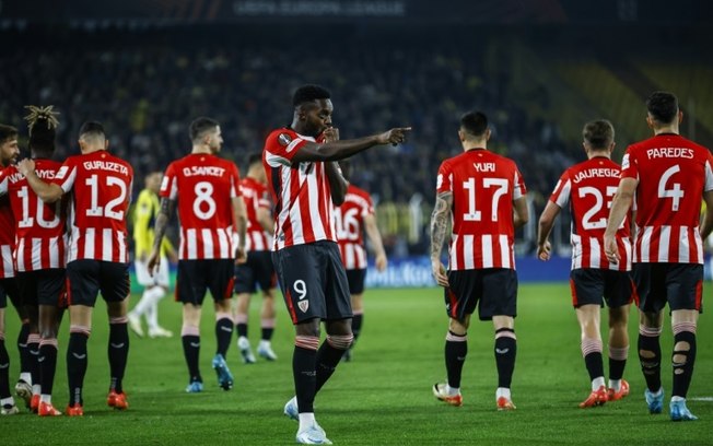 Iñaki Williams comemora após marcar na vitória do Athletic Bilbao sobre o Fenerbahçe por 2 a 0 nesta quarta-feira, pela Liga Europa