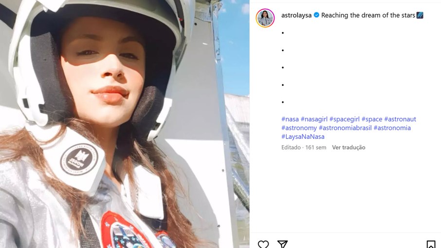 Foto original postada por Laysa com capacete que continha um emblema do Vogel Space Lab, uma startup brasileira Foto original postada por Laysa com capacete que continha um emblema do Vogel Space Lab, uma startup brasileira