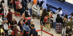 Após quase 12 horas, aeroporto Santos Dumont retoma operações