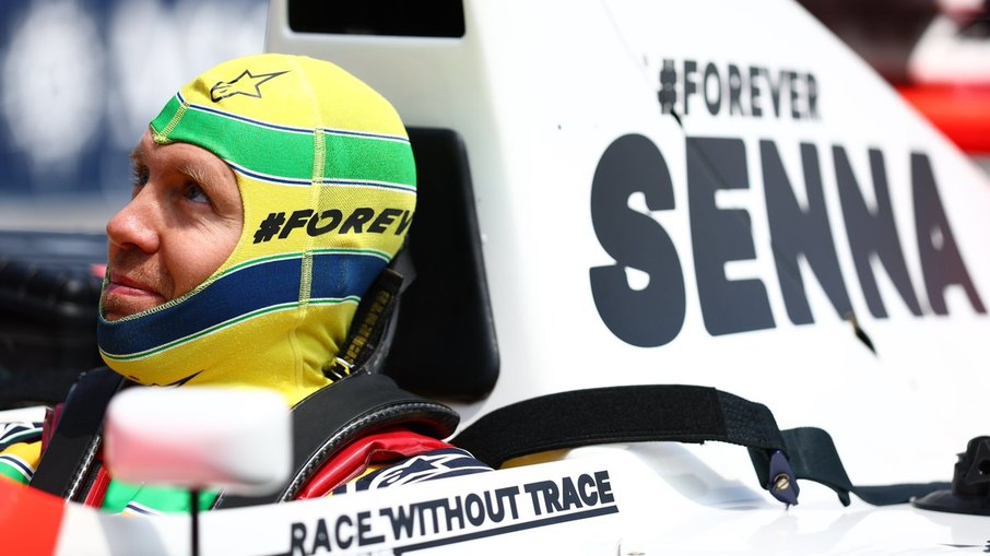 Vettel dirigiu a icônica McLaren de Senna
