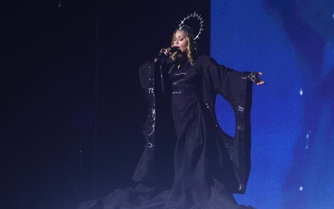 Madonna ensaia sem máscara para show em Copacabana, Rio de Janeiro